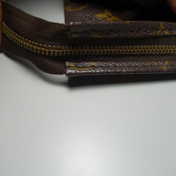 Vtg Louis Vuitton Monogram Posh Toilette 26 Cosmetic Pouch, Size 9 in x 9.5 in - Picture 9 of 16